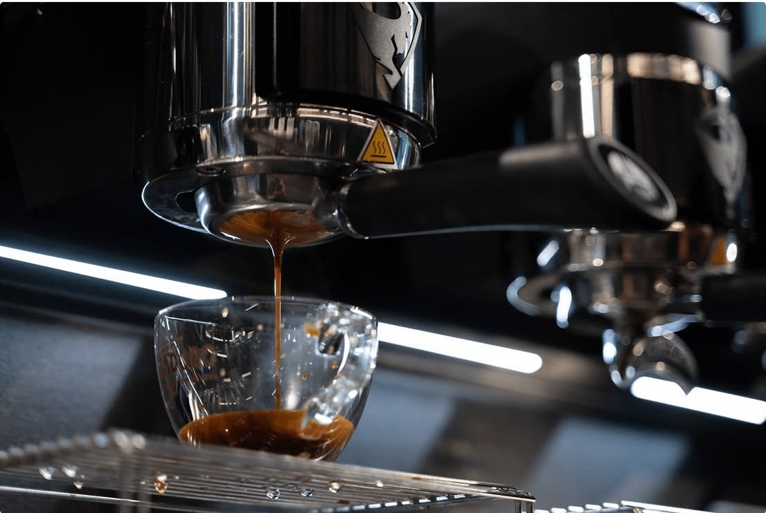 Extracție espresso pe un espressor Sanremo